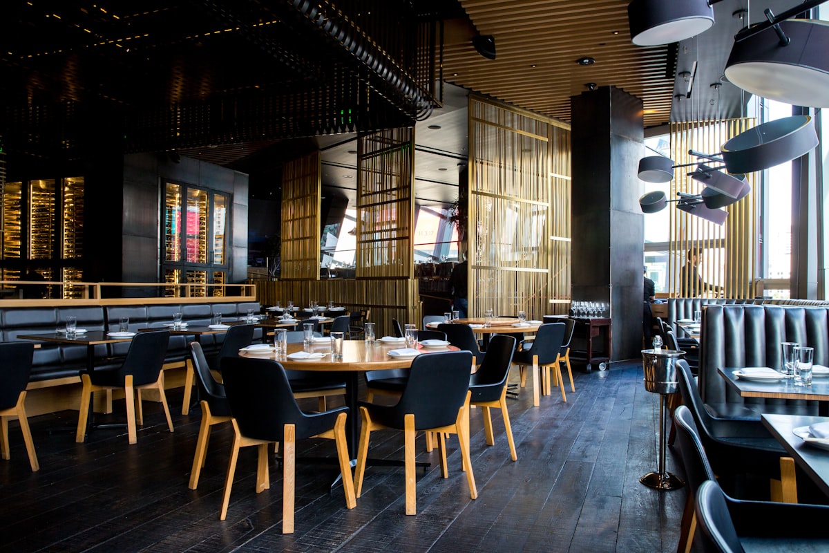 Restaurant-Mitarbeiter am Empfang
